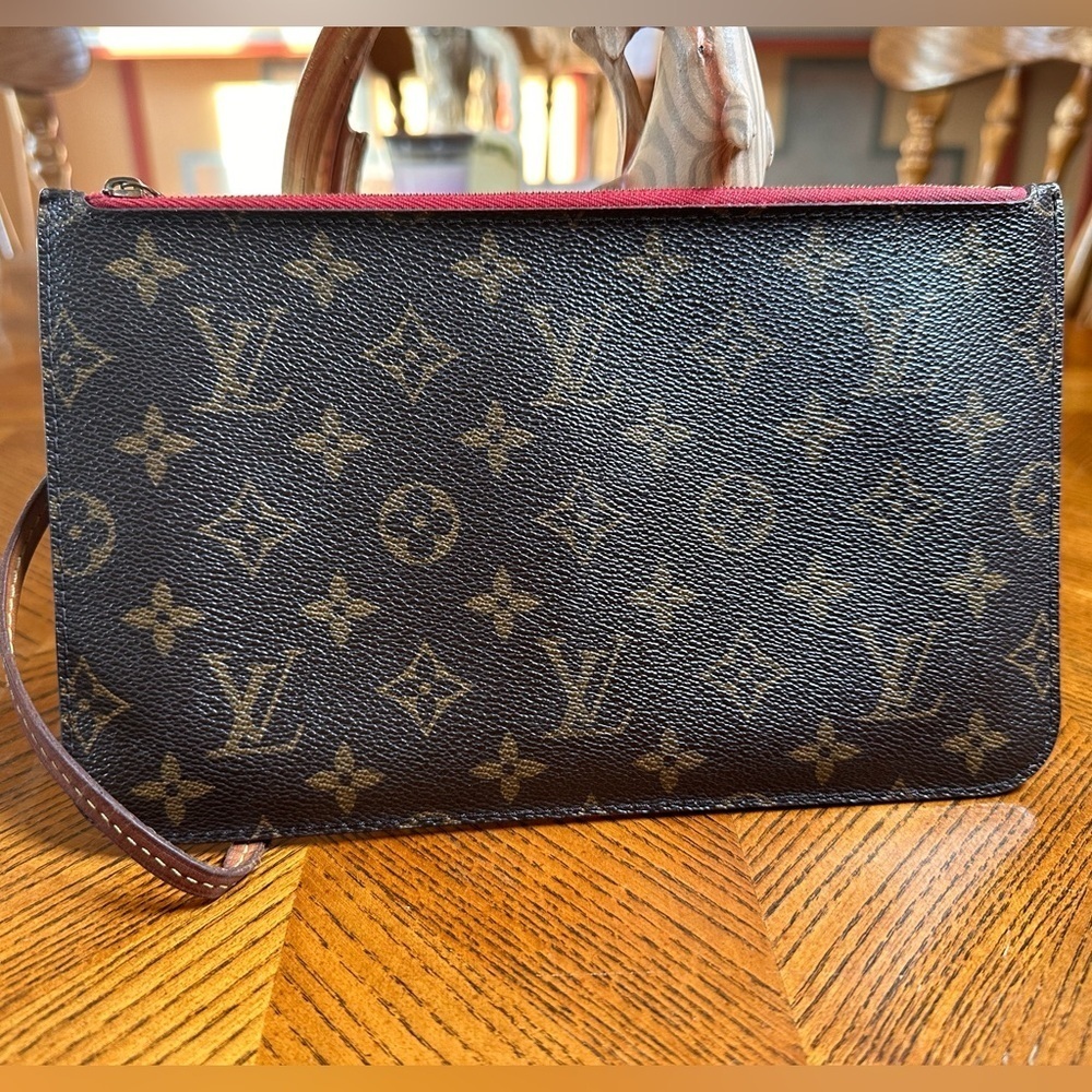 Louis Vuitton pochette Neverfull Monogram